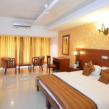 Hotel Raj Hans, Faridabad Esterno foto